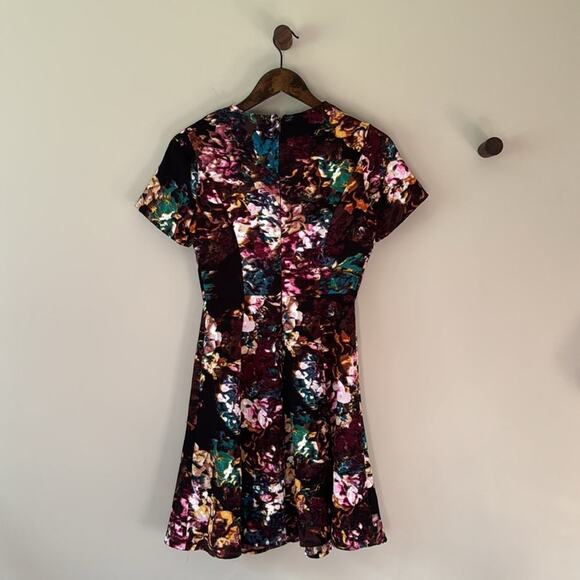 WHO WHAT WEAR EDGY MULTICOLORED SHORT SLEEVE FLORAL SKATER DRESS SIZE XS - Picture 2 of 8
